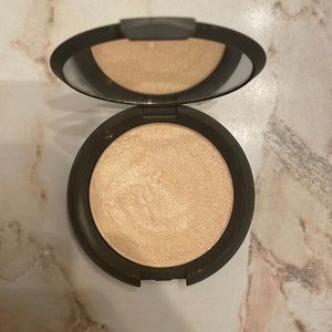 Becca Cosmetics Moonstone Highlighter